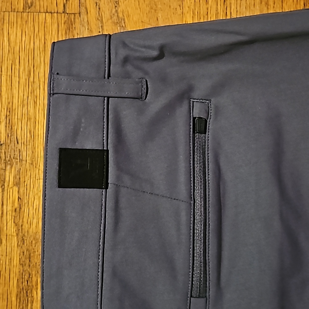 NWT Men’s "Vuori Meta Cargo Pants" in color "Shale". Various Sizes - Picture 11 of 15